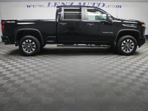 Used 2024 Chevrolet Silverado 2500 Custom AWD/4WD image 2