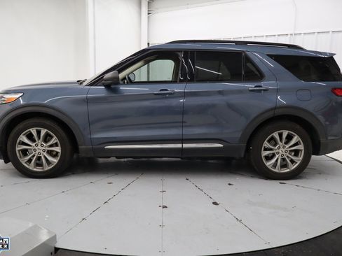 Used 2021 Ford Explorer XLT w/ Equipment Group 202A image 4