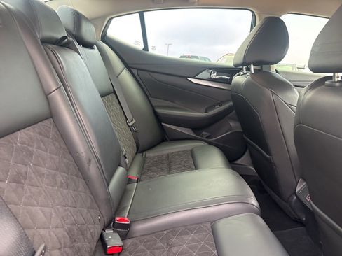 Used 2018 Nissan Maxima SR w/ Midnight Edition image 17