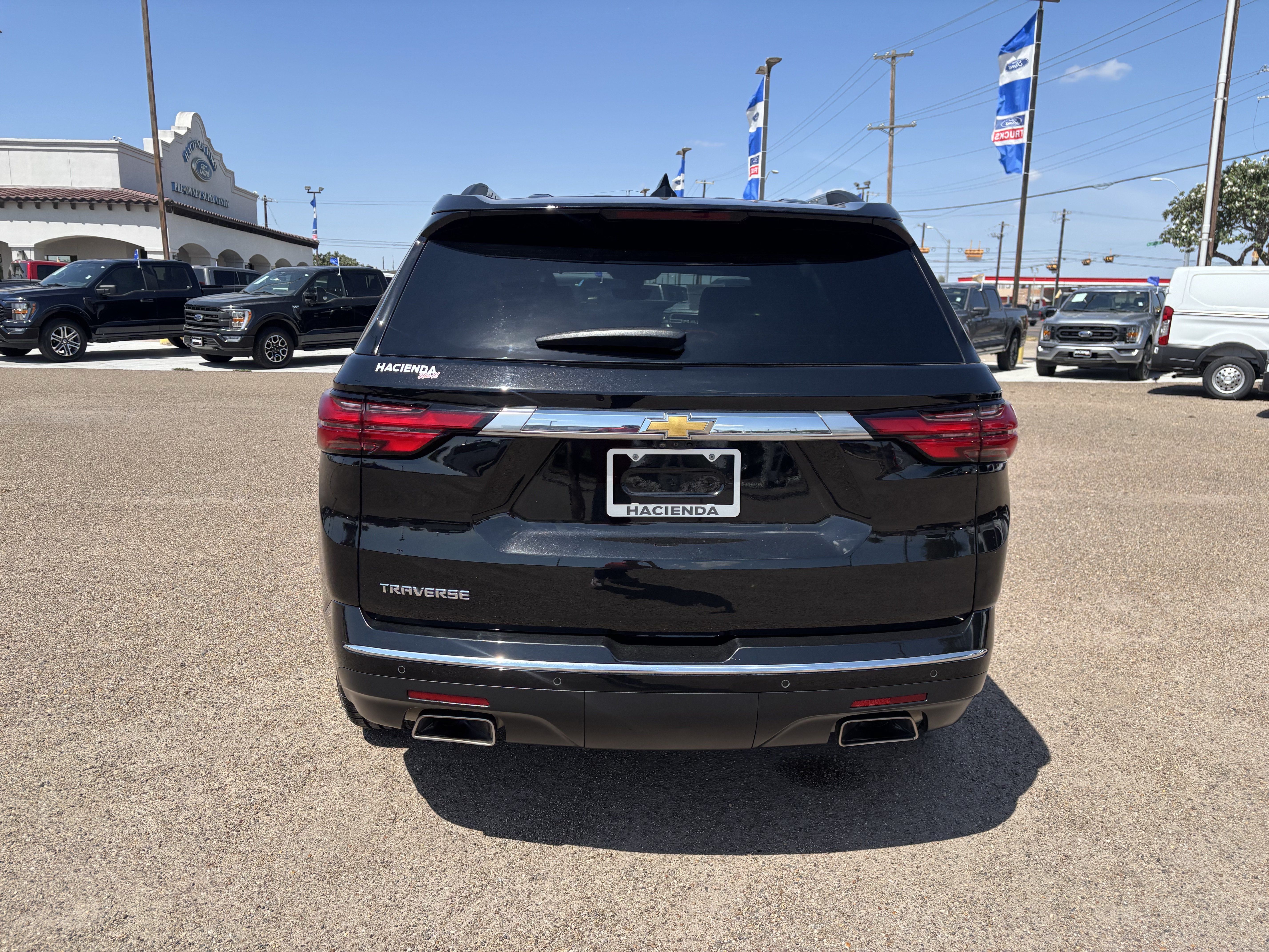 Used 2023 Chevrolet Traverse High Country w/ LPO, Floor Liner Package FWD image 3