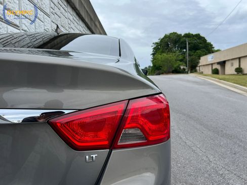 Used 2019 Chevrolet Impala LT FWD image 17