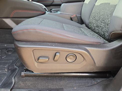 Used 2024 Chevrolet Colorado Z71 w/ Z71 Convenience Package 2 image 17