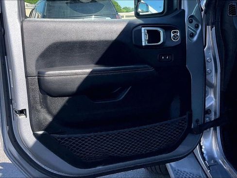 Used 2019 Jeep Wrangler Unlimited Sahara w/ Cold Weather Group AWD/4WD image 22