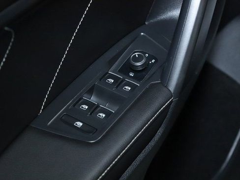 Used 2023 Volkswagen Tiguan SE w/ Panoramic Sunroof Package AWD/4WD image 17