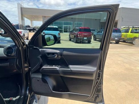 Used 2019 Toyota Tacoma TRD Sport RWD image 22