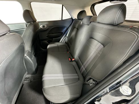 Used 2023 Hyundai Venue SEL image 23