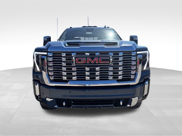 Used 2024 GMC Sierra 2500 Denali AWD/4WD image 2