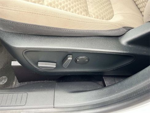 Used 2020 Ford Escape SE image 27