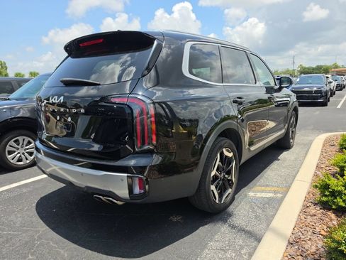 Certified 2023 Kia Telluride EX w/ EX Captain's Chair Package FWD image 16