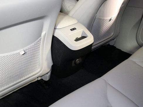 Used 2021 Volvo XC60 T5 Momentum w/ Protection Package image 29