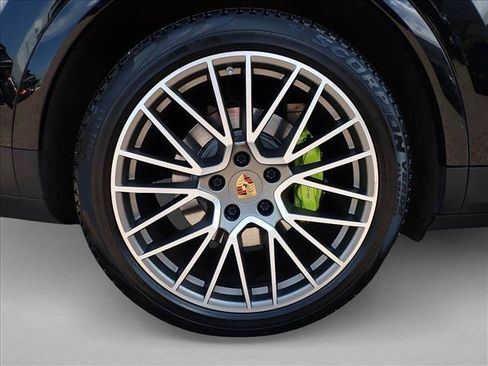 Used 2023 Porsche Cayenne Platinum Edition AWD/4WD image 6