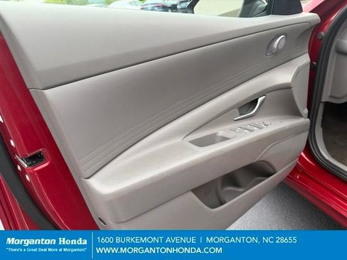 Used 2024 Hyundai Elantra SEL FWD image 13