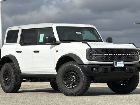 New 2026 Ford Bronco Badlands w/ Sasquatch Package AWD/4WD image 2