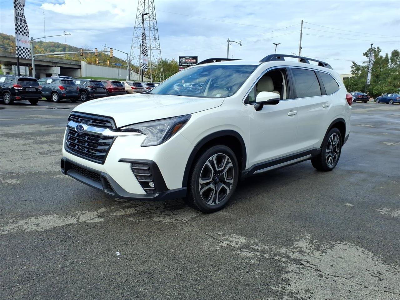 Used 2023 Subaru Ascent Limited AWD/4WD image 3