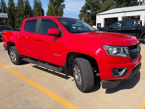 Used 2019 Chevrolet Colorado Z71 AWD/4WD image 2