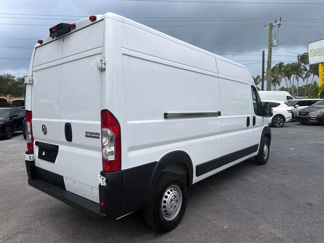 Used 2025 RAM ProMaster 2500 w/ Convenience Group FWD image 9