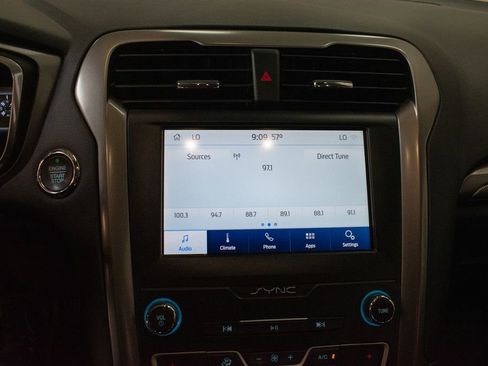Used 2020 Ford Fusion SE FWD image 14