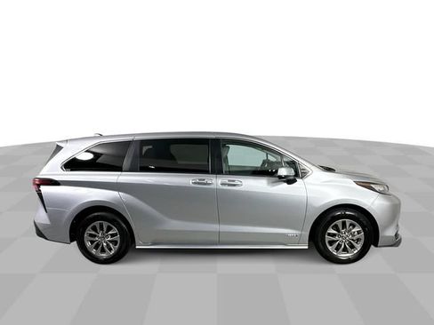 Used 2021 Toyota Sienna LE FWD image 9