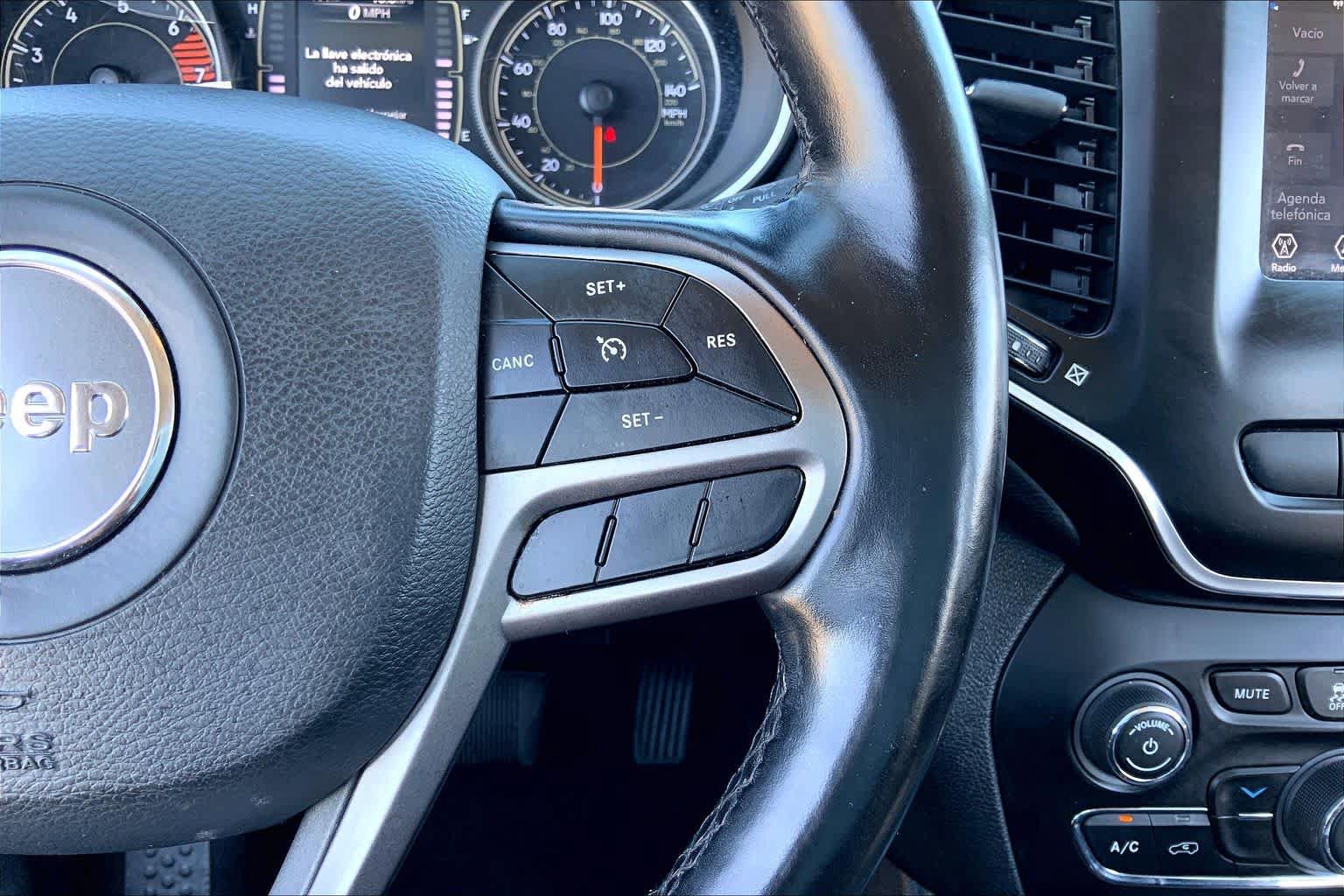 Used 2021 Jeep Cherokee Latitude Plus FWD image 24