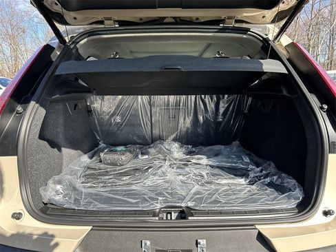 New 2025 Volvo XC40 B5 Core w/ Protection Package Premier image 17
