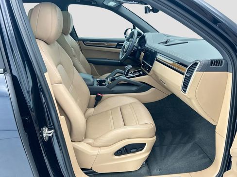 Used 2022 Porsche Cayenne image 19