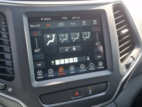 Used 2022 Jeep Cherokee Latitude Lux w/ Sun & Sound Group AWD/4WD image 16