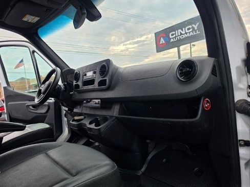 Used 2021 Mercedes-Benz Sprinter 2500 image 9