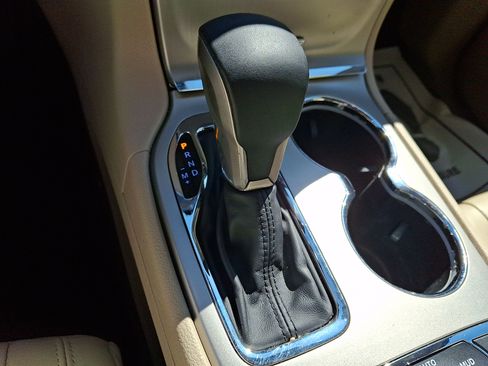 Used 2016 Jeep Grand Cherokee Limited AWD/4WD image 15