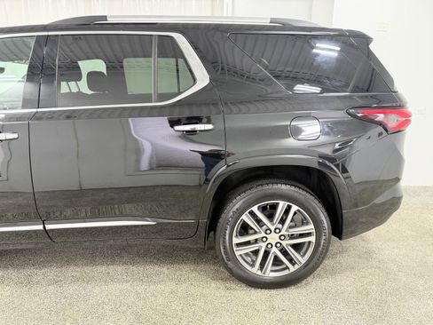Used 2023 Chevrolet Traverse High Country AWD/4WD image 5