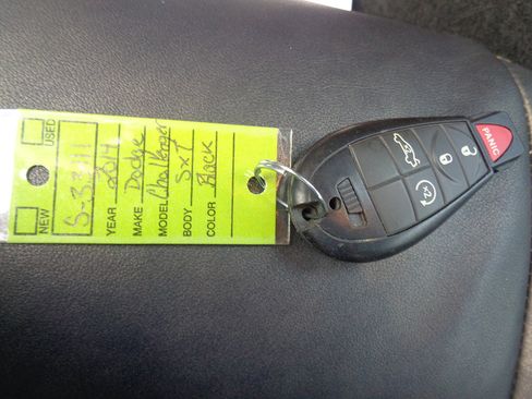 Used 2014 Dodge Challenger SXT image 19