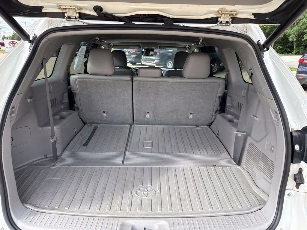 Used 2017 Toyota Highlander XLE AWD/4WD image 17