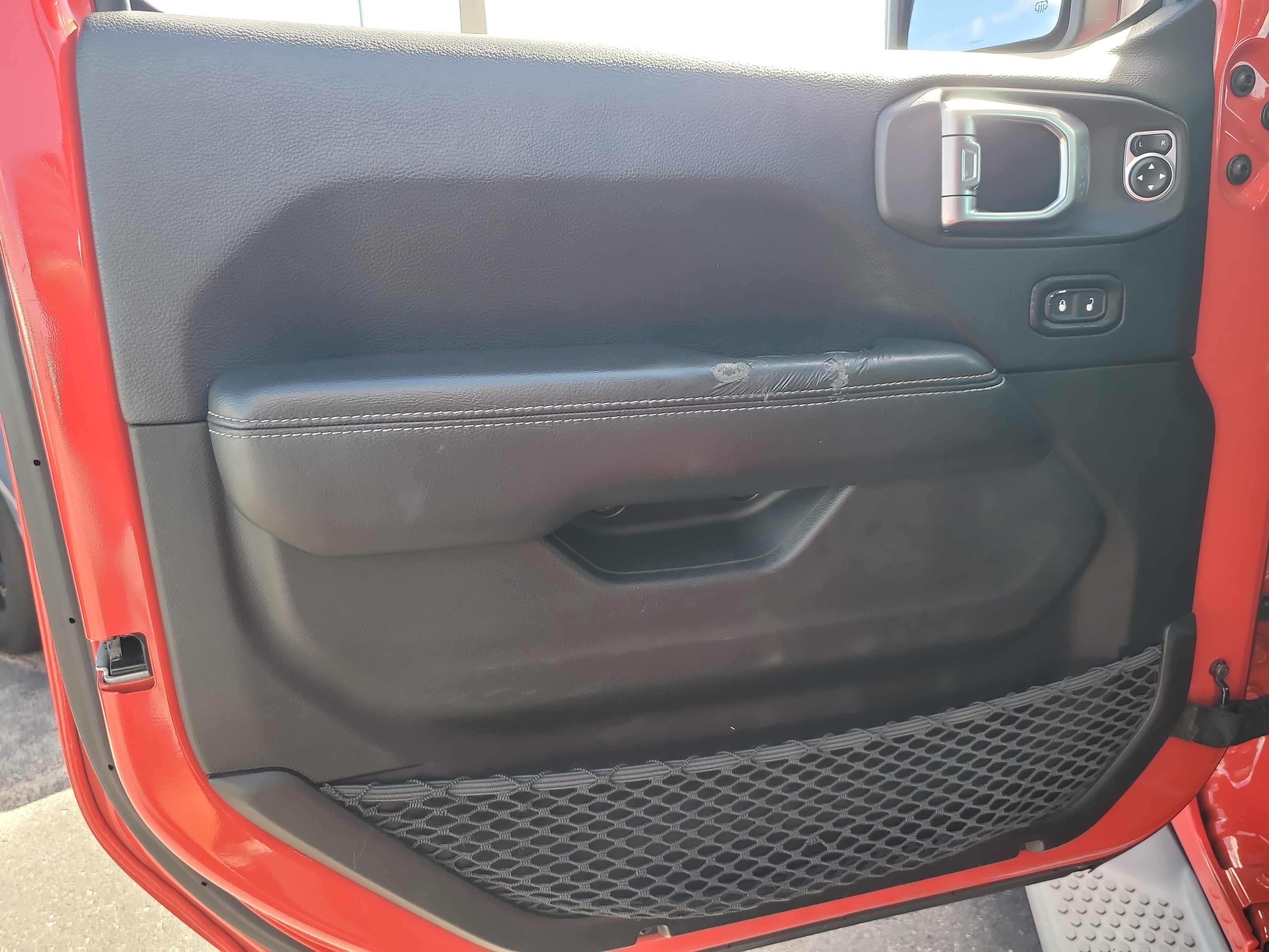 Used 2019 Jeep Wrangler Unlimited Sahara AWD/4WD image 15