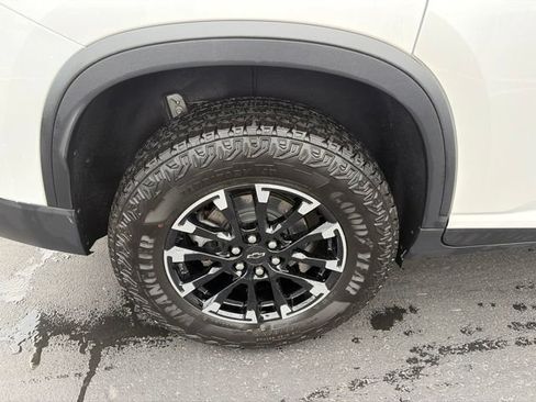 Certified 2025 Chevrolet Traverse Z71 w/ Driver Confidence Package AWD/4WD image 2