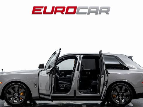 Used 2024 Rolls-Royce Cullinan image 3