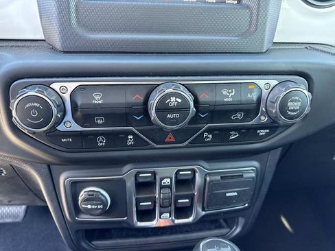 Used 2021 Jeep Wrangler Unlimited Islander image 26