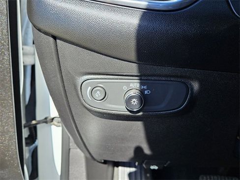 Used 2018 Chevrolet Equinox LT image 25