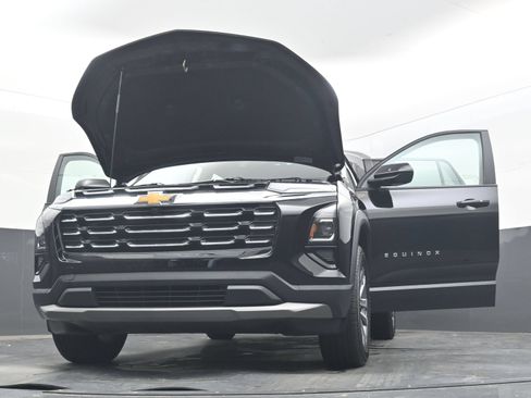 Used 2026 Chevrolet Equinox LT FWD image 38