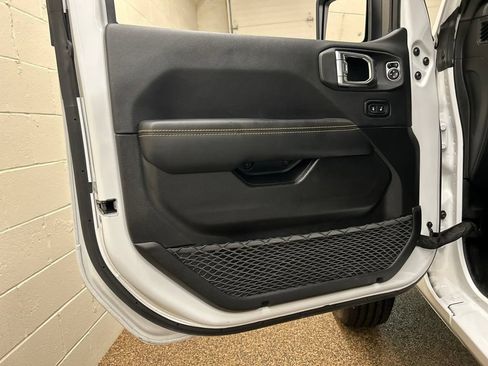Used 2025 Jeep Wrangler Unlimited Sahara w/ Technology Group AWD/4WD image 13