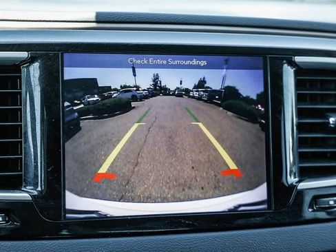 Used 2018 Chrysler Pacifica Touring Plus w/ Tire & Wheel Group FWD image 28