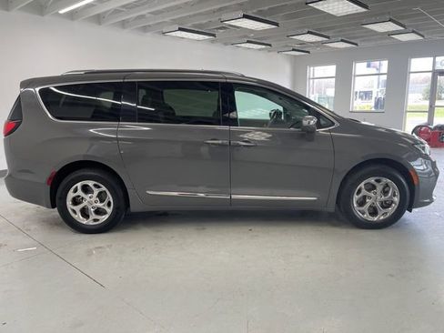 Used 2021 Chrysler Pacifica Limited w/ Premium & Safety Sphere Group AWD/4WD image 14