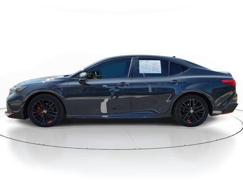 Used 2025 Toyota Camry SE image 4