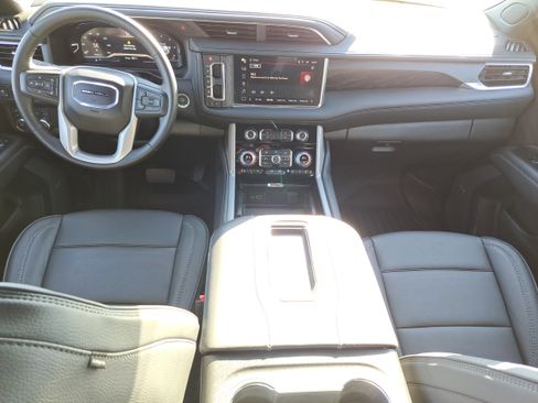 Used 2024 GMC Yukon Denali image 8