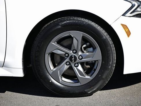 Used 2024 Kia K5 LXS image 10