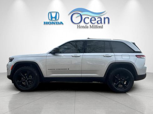 Used 2022 Jeep Grand Cherokee Altitude image 6