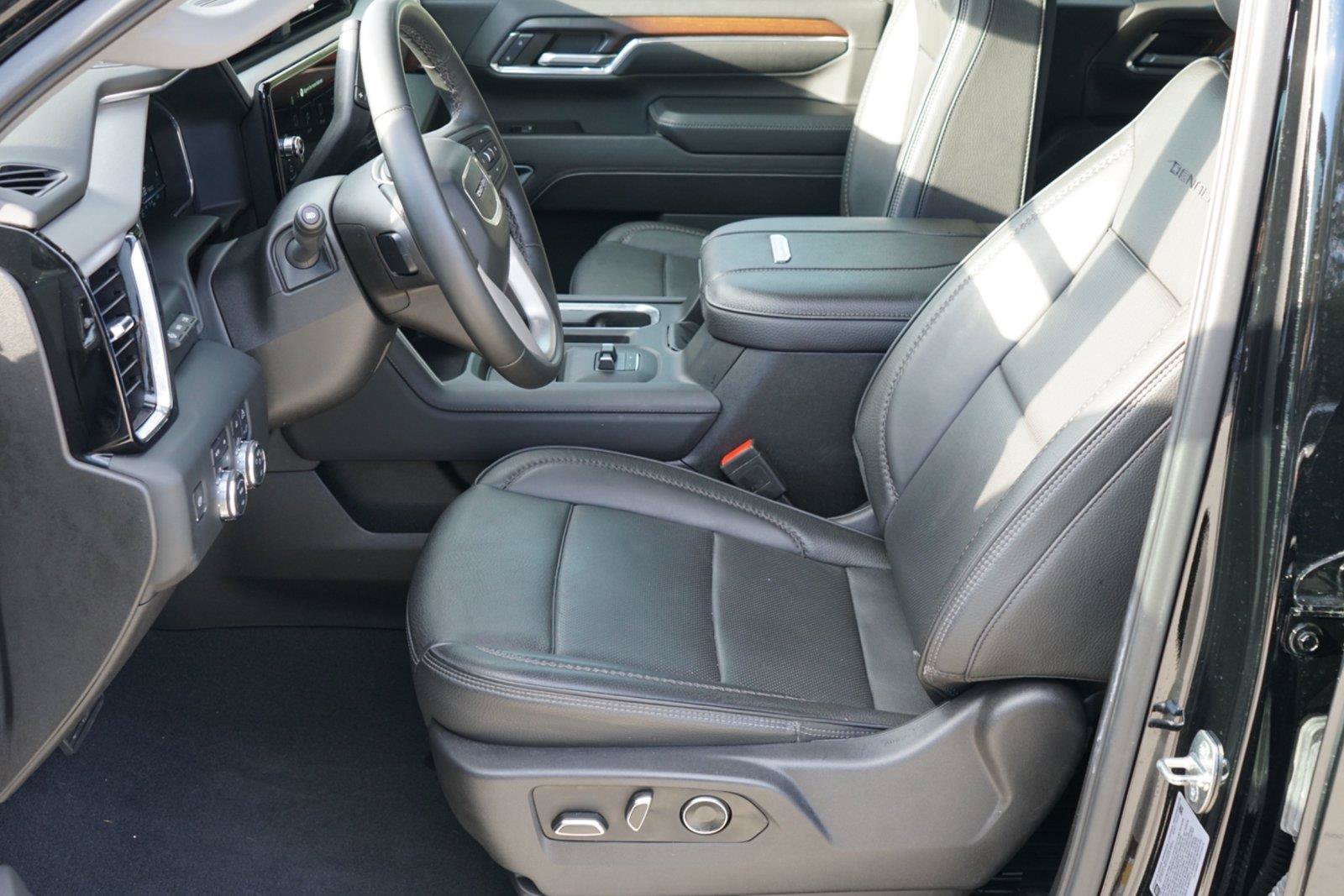 Used 2024 GMC Sierra 3500 Denali w/ Technology Package AWD/4WD image 9