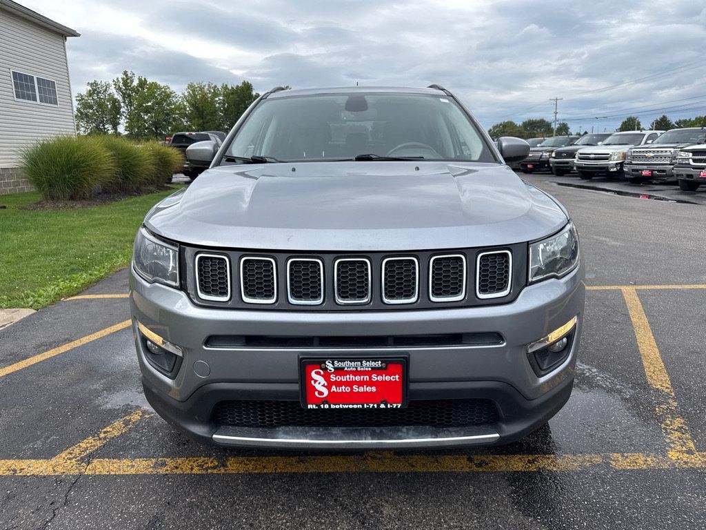 Used 2019 Jeep Compass Latitude w/ Popular Equipment Group AWD/4WD image 3