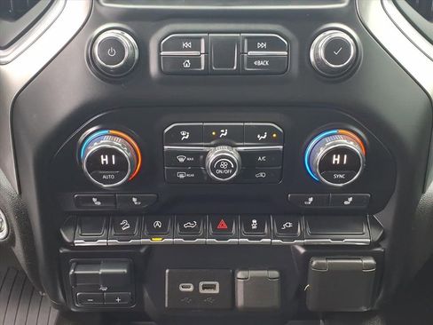 Used 2021 Chevrolet Silverado 1500 LT Trail Boss w/ Convenience Package II image 9