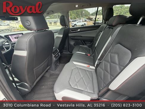 Certified 2026 Volkswagen Atlas Peak Edition AWD/4WD image 11