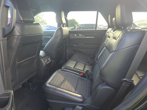 Used 2025 Ford Explorer ST-Line w/ ST-Line Street Pack AWD/4WD image 14