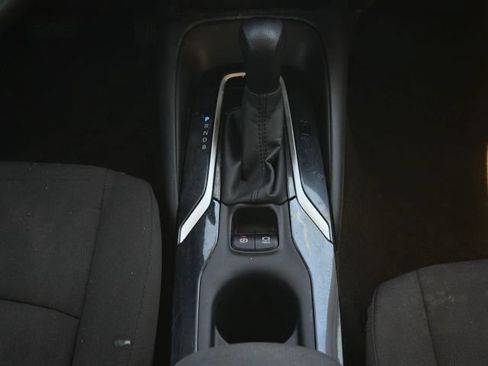 Used 2020 Toyota Corolla LE FWD image 29